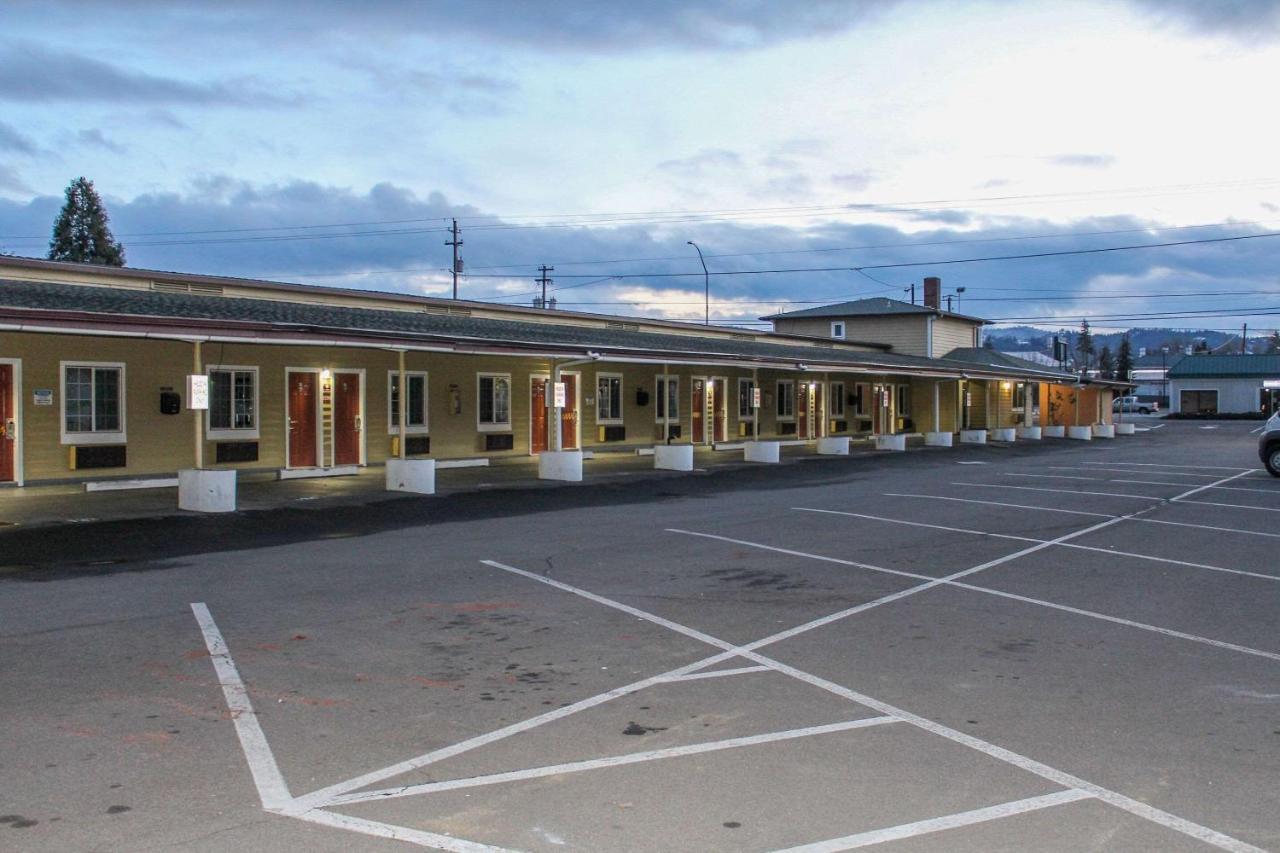 Rodeway Inn Medford South I-5 Bagian luar foto