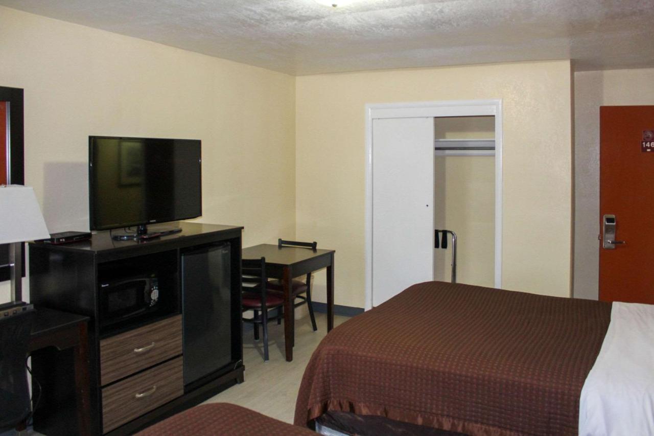 Rodeway Inn Medford South I-5 Bagian luar foto